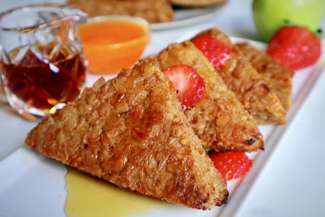 Oatmeal French Toast, Healthy Delicious Food, Oatmeal Squares, Plant Based Recipe, Blueberry Sauce, French Toast Recipe, Baked Oatmeal, Oatmeal Recipes, Toast Recipes