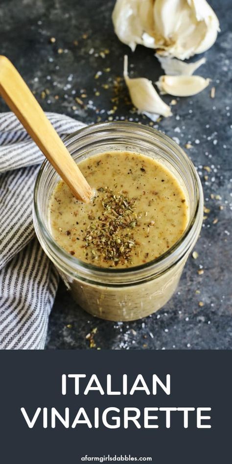 Vinegarette Dressing Recipes, Italian Dressing Recipe, Italian Vinaigrette, Italian Dressing Recipes, Keto Italian, Dressing Salad, Homemade Italian Dressing, Italian Chopped Salad, Vinaigrette Recipe