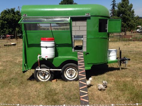 Old Horse Trailer Ideas, Stock Trailer Chicken Coop, Trailer Chicken Coop Ideas, Chicken Trailer Coop, Horse Trailer Chicken Coop, Trailer Chicken Coop, Chicken Raising Ideas, Chicken Trailer, Duck Items