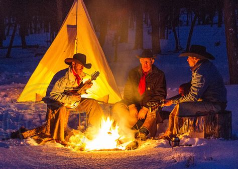 Cowboys Around Campfire, Campfire At Night, Campfire Artwork, Campfire Lighting, Campfire Painting, Campfire Aesthetic, Cowboy Campfire, Campfire Art, Cowboy Camp