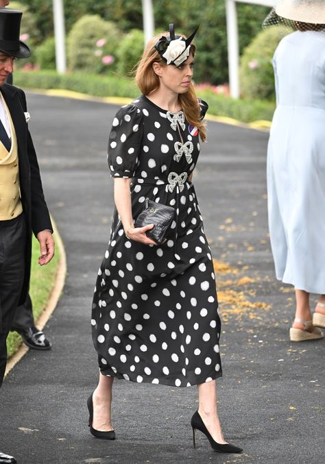 Princess Beatrice Attends Royal Ascot 2022 Day 5 — Royal Portraits Gallery Royal Ascot Fashion 2022, Ascot Fashion, Royal Ascot Fashion, Royal Portraits, Princess Beatrice, Kingdom Of Great Britain, Fashion Fail, Royal Ascot, Portrait Gallery