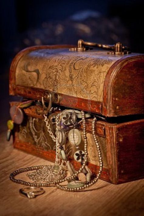 Photo | AnaRosa | Bloglovin معرض فني, Pirates Cove, Pirate Treasure, Pirate Life, Treasure Maps, Treasure Island, 판타지 아트, Pirate Ship, Treasure Boxes