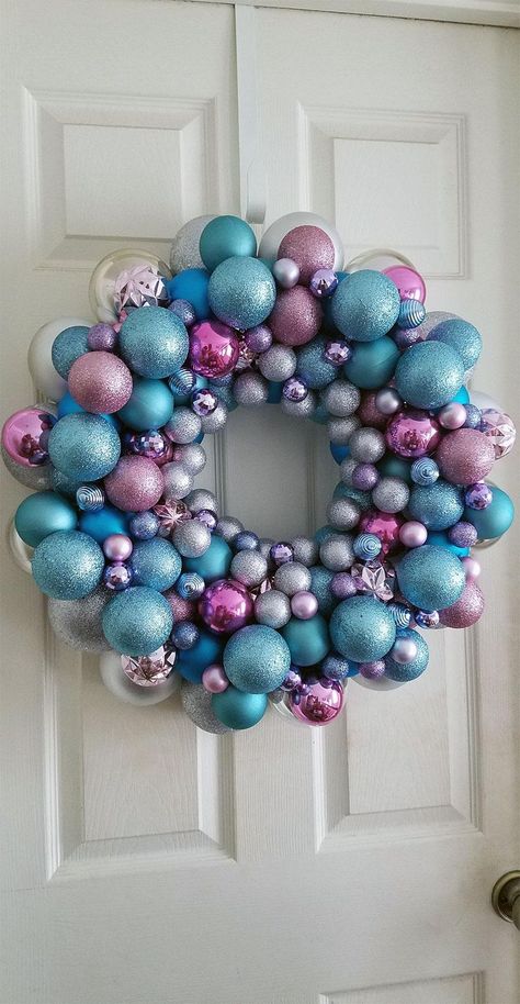 Christmas Wreaths | 79 Beautiful Ideas for Your DIY Decor | Art & Home Christmas Frames Diy, Pastel Christmas Decor, Deco Mesh Garland, Mesh Garland, Bauble Wreath, Holiday Door Decor, Baby Shower Wreath, Birthday Wreath, Christmas Color Palette