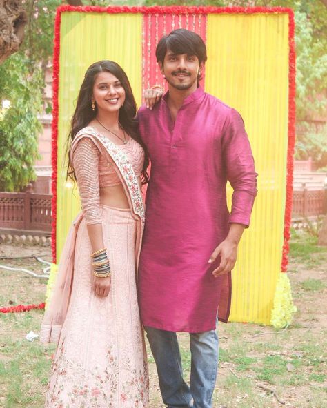 Alice Kaushik, Kanwar Dhillon, Silk Saree Blouse Designs, Silk Saree Blouse, Tv Actors, Chaniya Choli, Cute Couple Images, Together Forever, Saree Blouse Designs