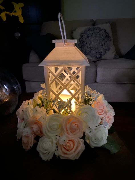 Dollar Store Wedding Ideas, Diy Lantern Centerpieces, Dollar Store Wedding, Dollar Tree Candle Holders, Wedding Decorations Diy Centerpiece, Dollar Tree Flowers, Diy Lantern, Lantern Centerpiece, Tree Lanterns