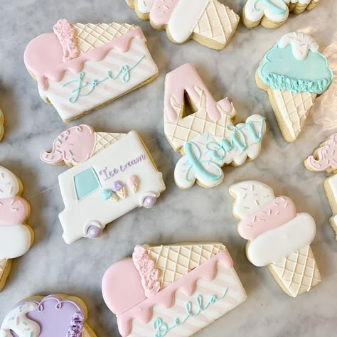 Summer Sugar Cookies, Ice Cream Party Theme, Ice Cream Party Decorations, Birthday Ice Cream, Flooding Cookies, Scream 4, Ice Cream Decorations, Cream Birthday Party, Cookies Theme