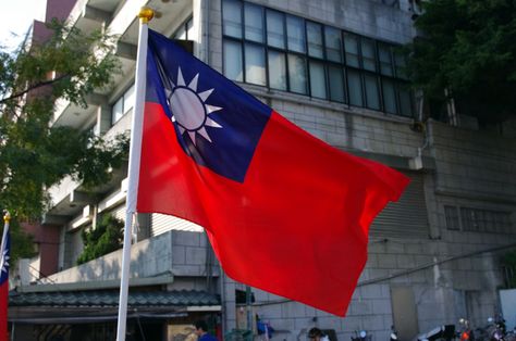 Taiwan's flag - Danshui Taiwanese Flag, Taiwan Flag, High School Kids, Tour Around The World, Flags Of The World, General Knowledge, Training Programs, Taiwan, Country Flags