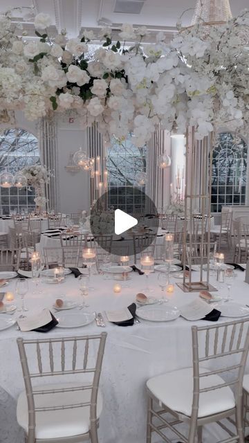 Loza Events, Stage Platform, Modern Elegant Wedding, Floral Wedding Decorations, Winter Weddings, Pretty Decor, Stage Decorations, Wedding Stage, Wedding Videos