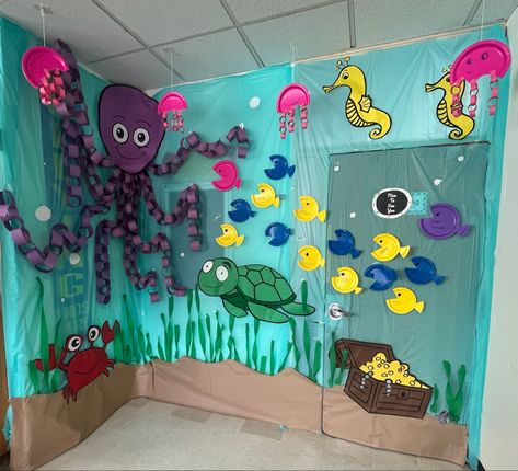 Vbs Ocean Theme, Ocean Classroom Decor, Diy Paper Lanterns, Decoration Class, Under The Sea Crafts, Ocean Classroom, Under The Sea Decorations, Ocean Theme Classroom, Vbs Themes