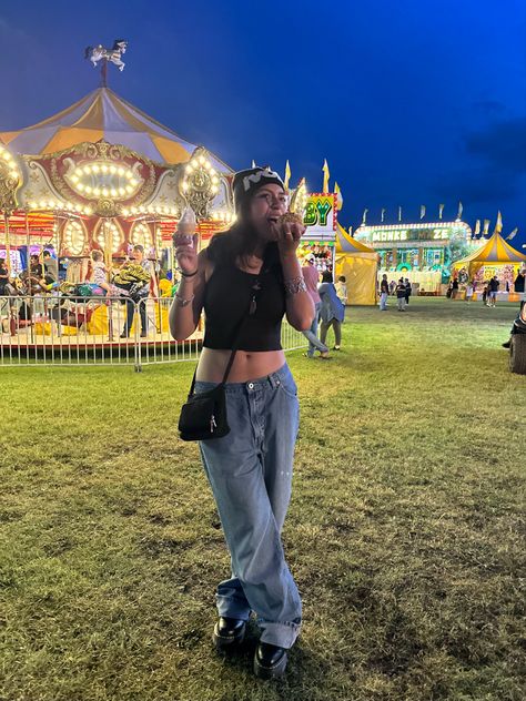 Outfits For Carnival Fair, Carnival Fits Casual, Fair Fit Ideas, Cute Outfits For Six Flags, Baggy Jeans And Doc Martens Outfit, La Fair Outfit, Fair Outfit Inspo Pics, La County Fair Outfit, Fair Outfit Ideas Carnival Aesthetic