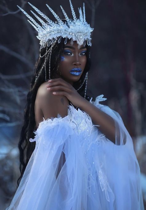 Ice Princess Makeup, Snow Queen Makeup, Ice Queen Makeup, Ice Queen Costume, Winter Goddess, Firefly Path, Fae Aesthetic, Winter Princess, Goddess Costume