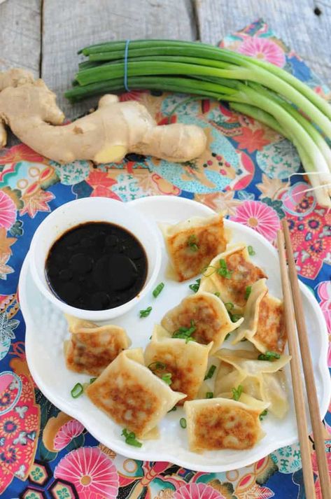 Quick to cook and delicious to eat! Potstickers are a family favorite! Pork Potstickers, Ham And Cabbage Soup, Ham And Cabbage, Honey Pork, Household Management, Party Dishes, Awesome Recipes, Ham Recipes, Family Dinner Recipes