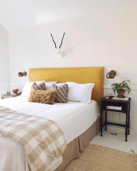 Yellow Bed Frame, Colorful Bedrooms, Bedding Styling, Modern Eclectic Bedroom, Yellow Bed, Best Bedroom Paint Colors, Bold Eclectic, Bedroom Design Inspiration, Yellow Bedding