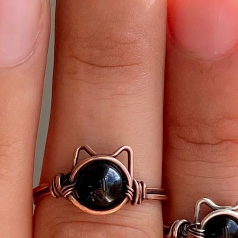 Abbey ~ Wire Wrapped Jewelry on Instagram: "Black Cat rings are here and starting at only $25 for a limited time! 🐈‍⬛ Feeling crafty and want to learn how to make your own? Find the full tutorial on my YouTube channel AbbeyRoadCreations 💖 Thank you so much to everyone who checked out my shop update yesterday! I couldn’t believe how popular the eye choker was! I still have a few made to order spots available but don’t wait because they’ve been going fast! Wishing everyone a happy Caturday! . 🖤 Diy Cat Jewelry Ideas, Cat Ring Diy, Cat Jewelry Diy, Wire Ring, Wire Cat Jewelry, Cat Wire Ring, Wire Wrapped Cat Earrings, Cat Rings Jewelry, Halloween Black Cat Design Jewelry