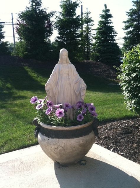 Marian Garden, Mary Garden, Blessed Mother Statue, Tattoo Plant, Prayer Garden, Catholic Decor, Mary Statue, Home Altar, Memorial Garden