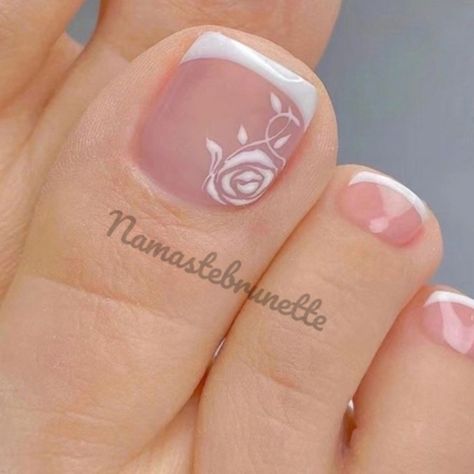 Summer Nail Inspiration: Free Beginners Guide Short Nails Floral, Floral French Tip, Natural Pedicure, Pattern Nails, Nails Floral, Nails Beach, Summer Nails Beach, Toe Nail Color, May Nails