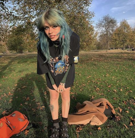 Olivia Osby Outfits, Olivia Osby, Stevie Bell, Juvia Lockser, Short Grunge Hair, Brown Hair Blue Eyes, Dyed Hair Inspiration, Punk Hair, Dye My Hair