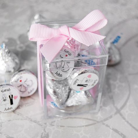 Kisses Chocolate Ideas Gift, Kisses Wedding Favors, Wedding Hershey Kisses, Wedding Kisses, Hershey Kisses Favors, Clear Favor Boxes, Candy Favor Boxes, Non Traditional Wedding Ring, Homemade Wedding Favors