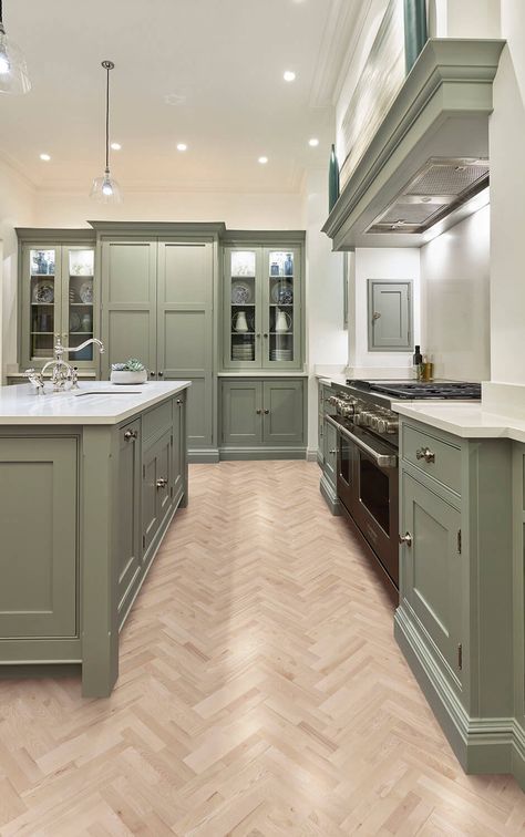 Green Shaker Kitchen, Bespoke Cabinetry, Tom Howley, Kitchen Shaker, Interior Decoration Ideas, Sage Kitchen, Shaker Kitchens, Sage Green Kitchen, Green Kitchen Cabinets