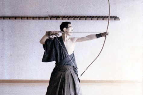 Japan Activities, Archer Pose, Archery Poses, Mounted Archery, Jjk Oc, Hanzo Shimada, Steel Dragon, Japanese Traditional Clothing, Pose References