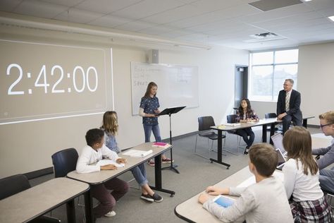 Middle school students in debate club in classroom Persuasive Speech Topics, Debate Club, Debate Topics, Speech Topics, Debate Team, Websites For Students, Middle School Literacy, Speech And Debate, College Au