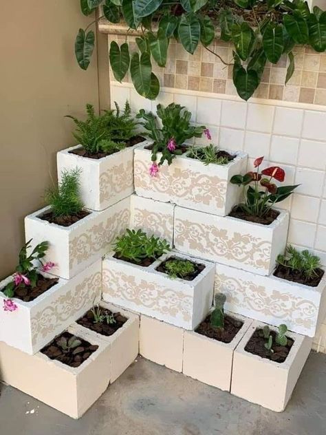 Cinder Block Garden Wall, Cinder Blocks Diy, Box Planters, Yard Ideas Cheap, Cinder Block Garden, Yard Ideas Backyard, Cinder Blocks, Front Porch Ideas Curb Appeal, Diy Backyard Landscaping