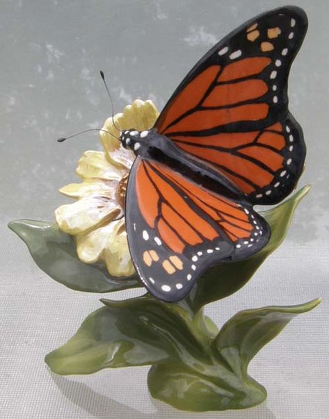 Vintage Hagen Renaker #3103 Monarch Butterfly On Flower HR Specialty Mini China Ceramic Butterfly Figurine Nature Sculpture Art, Monarch Butterfly On Flower, Ceramic Butterfly, Butterfly On Flower, Coil Pottery, Hagen Renaker, Wildlife Decor, Pottery Painting Designs, Pottery Inspiration