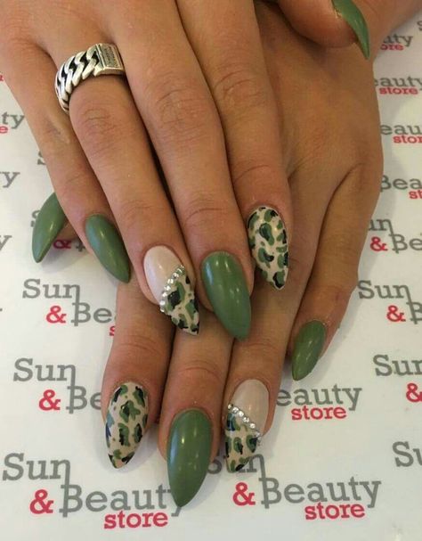 Army Nails Design, Army Green Nails, Camo Nail Designs, Autumn Winter Nails, Wild Nails, Army Nails, Camo Nails, Blue Ombre Nails, Fingernail Art