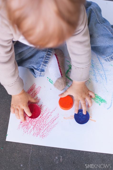 Easy DIY chunky crayons for toddlers – SheKnows Toddler Crayons, Jumbo Crayons, Broken Crayons, Mini Muffin Pan, Parenting Inspiration, Melting Crayons, Muffin Cups, Mini Muffins, Activities For Toddlers