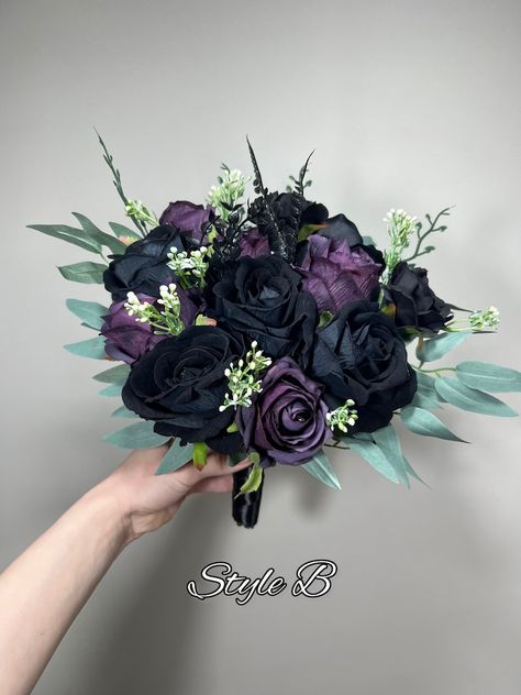 Black Dark Purple Bridal Wedding Gothic Bouquet Black Decor Dino Wedding, Wedding Bouquet Black, Gothic Bouquet, Paper Flower Bouquet Diy, Gothic Wedding Cake, Dark Purple Wedding, Magic Wedding, Wedding Gothic, Purple Quince