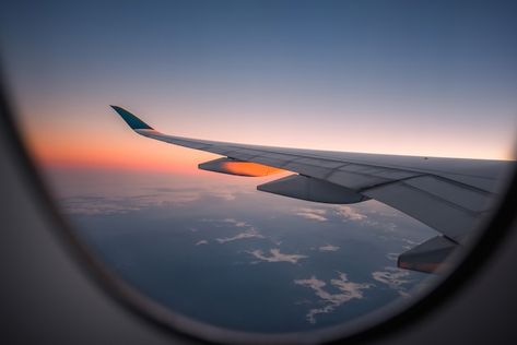 Silhouette wing of an airplane at sunris... | Premium Photo #Freepik #photo #plane-window #airplane-flight #airplane-window #airline Sunrise Window, Plane Wing, Plane Wallpaper, Air Plain, Airplane Window View, Private Flights, Plane Window, Photo Window, Vision Board Pictures