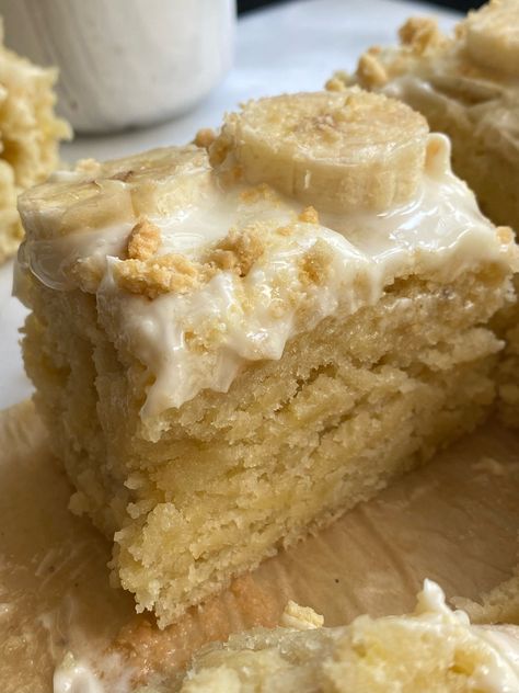 Banana Cream Pudding Cake (Dairy Free) — Cooking by Kylie Dairy Free Banana Cake, Banana Pudding Dairy Free, Dairy Free Banana Pudding, Banana Pudding Birthday, Vegan Banana Pudding Recipe, Lactose Free Banana Pudding, Vegan Banana Cream Pudding, Gluten Free Banana Pudding, Banana Cream Pudding