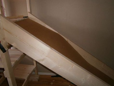 Diy Indoor Slide, Kids Indoor Playhouse, Indoor Slide, Playhouse With Slide, Diy Slides, Indoor Playroom, Diy Bunk Bed, Diy Loft Bed, Toddler Slide