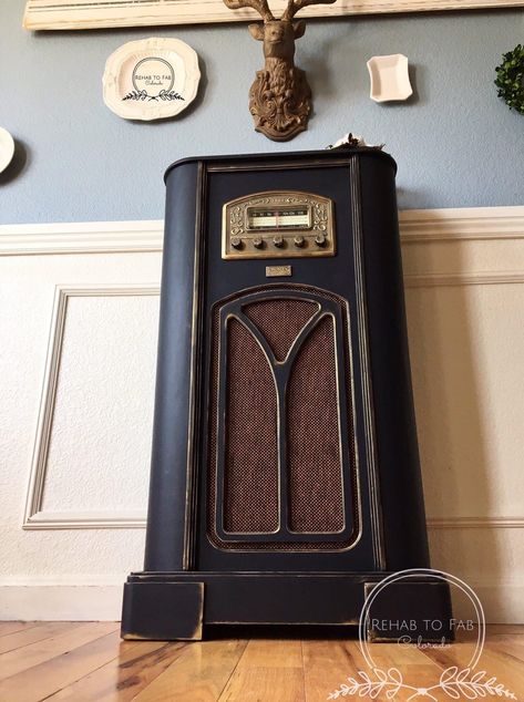 Antique Radios, Upcycle Ideas, Antique Radio, Vintage Radio, Radios, Diy Projects, Audio, Furniture