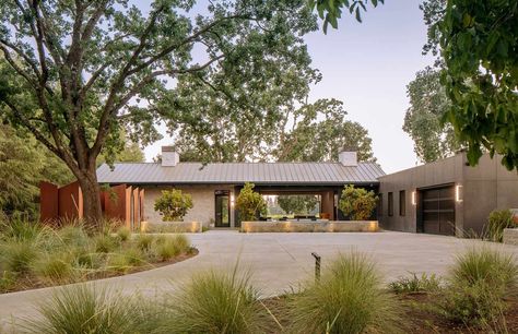 Modern Ranch House Exterior, Country House Exterior, Country Home Exterior, Modern Ranch House, Hill Country Homes, Contemporary House Exterior, Napa Wine, Napa Ca, Natural Stone Flooring