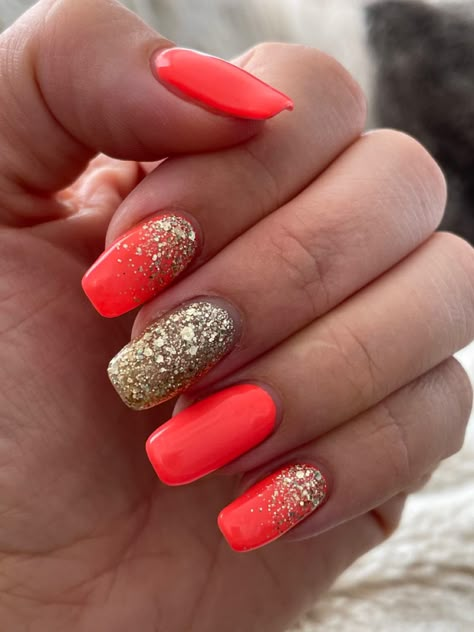 Neon Orange Nails With Glitter, Bright Coral Nails With Glitter, Neon Sparkle Nails, Coral Nail Ideas Summer Colors, Red Coral Nails, Orange Sparkle Nails, Neon Orange Nail Ideas, Coral Nails With Glitter, Coral And Gold Nails