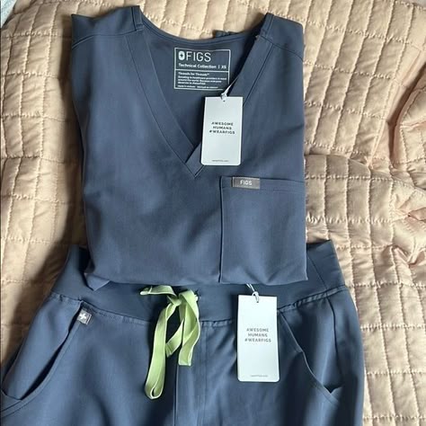 Healthcare Aesthetic Scrubs, Nursing Scrubs Aesthetic, Figs Outfit Scrubs, Scrubs Aesthetic Medical, Figs Scrubs Aesthetic, Fig Scrubs Women, Medical Scrubs Aesthetic, Cute Nursing Outfits Scrubs, Nurse Scrubs Aesthetic