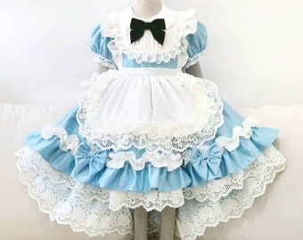 Alice dress . Baby girl dress. Alice wonderland birthday - Etsy Nova Zelândia Alice In Wonderland Themed Dress, Alice And Wonderland Dress, Alice In Wonderland Birthday Theme, Wonderland Birthday Theme, Vintage Photo Shoot, Alice In Wonderland Outfit, Halloween Costume For Kids, Alice Costume, Alice In Wonderland Tea Party Birthday