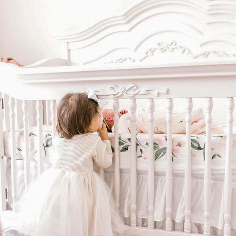 Circular Crib Nursery, Evolur Aurora Nursery, White Crib Nursery Girl, White Crib Nursery, Circular Crib, White Hutch, Best Baby Cribs, Baby Meals, White Crib