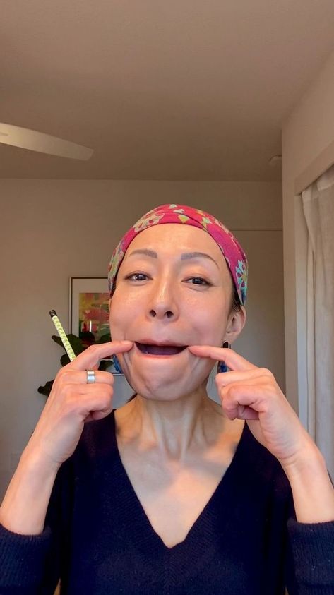 Have you ever been bothered by the corners of your lips that keep turning down? 👄 The first telltale signs of aging usually appear on the mouth area,... | By Face Yoga Method | Facebook Your Mouth Your, Canine Teeth, Face Yoga Method, Face Yoga Exercises, Facial Exercises, Face Yoga, Autumn Beauty, Your Lips, 10 Seconds