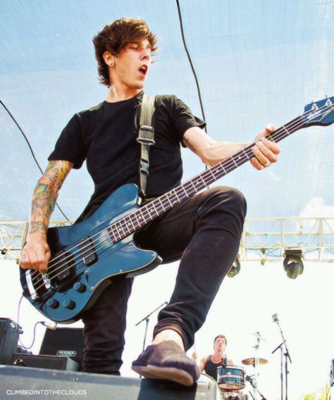 Justin Hills, from Sleeping With Sirens <3 Justin Hills, Billy Talent, Jaime Preciado, Mayday Parade, Kellin Quinn, Sleeping With Sirens, Of Mice And Men, Celeb Crushes, Pierce The Veil