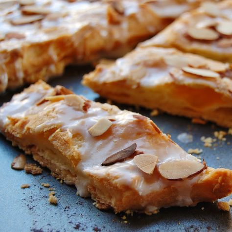 Kringle Recipe, Easy Apple Strudel, Food On The Table, Norwegian Food, Scandinavian Food, Danish Food, Swedish Recipes, India Food, Easiest Apples