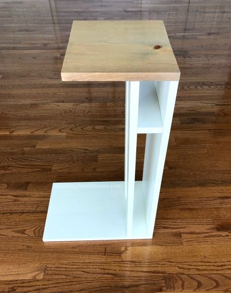 C Table Living Room, Sofa C Table Diy, Diy C End Table, Diy Couch End Table, Diy C Table How To Build, Diy Sofa Arm Table, Diy C Shaped Side Table, Sofa Arm Table Diy, Couch Side Table Diy