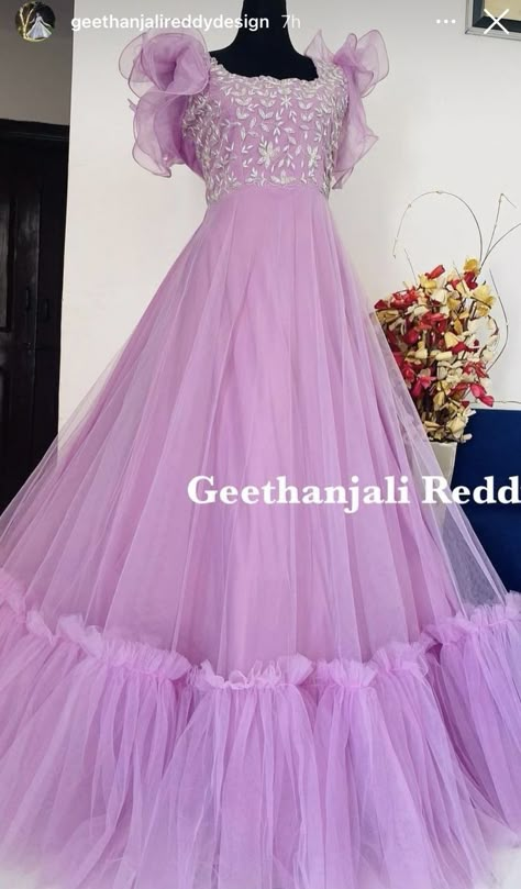 Frocks For Women Party, Long Frocks For Women, Long Frocks For Kids, Long Frocks For Girls, Blouse Designs Aari Work, Casual Blouse Designs, Gown Dress Party Wear, Blouse Maggam Work, Frocks And Gowns