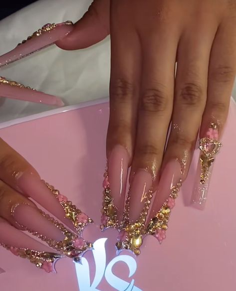 Pink And Gold Bling Nails, Cute Gold Acrylic Nails, Pink And Gold Long Nails, Pink And Gold Acrylic Nails Designs, Pink And Gold Birthday Nails, Gold Bday Nails, Pink And Gold Acrylics, Gold And Pink Nails Acrylic, Pink With Gold Nails