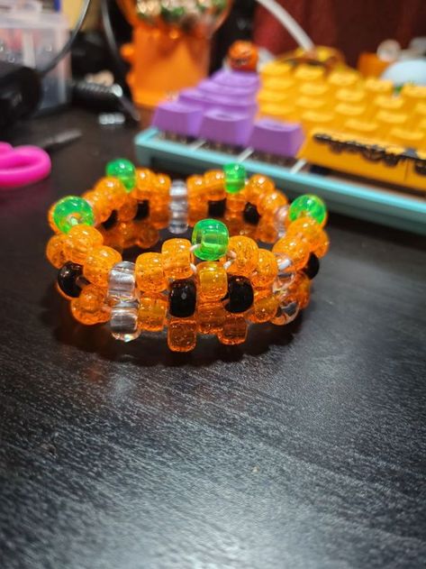 Pumpkin Kandi Pattern, Kandi Pumpkin Tutorial, Pumpkin Bead Bracelet, Bracelet Ideas Plastic Beads, What To Do With Pony Beads, Mushroom Kandi Pattern, Kandi Octopus Tutorial, Skull Kandi Cuff Pattern, Sanrio Kandi Patterns