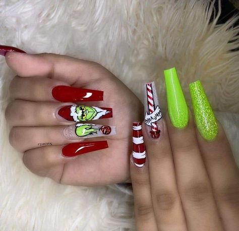 Disney Christmas Nails, Crazy Nail Designs, Xmas Nail Art, Winter Nails Acrylic, Cute Christmas Nails, Christmas Gel Nails, Acrylic Nails Coffin Pink, Christmas Nails Acrylic, Acrylic Nails Coffin Short