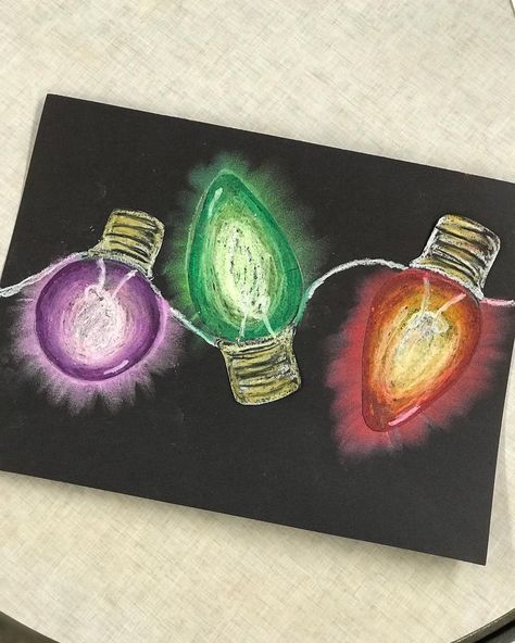 Linda DeMello on Instagram: “Went into school today to begin prep for the week…and to try out this winter project I’ve been wanting to do foreverrrr!! It’s originally…” Christmas Watercolors, Holiday Art Projects, Chalk Pastel Art, High School Art Projects, Christmas Art Projects, Middle School Art Projects, Winter Art Projects, Chalk Pastel, Jr Art