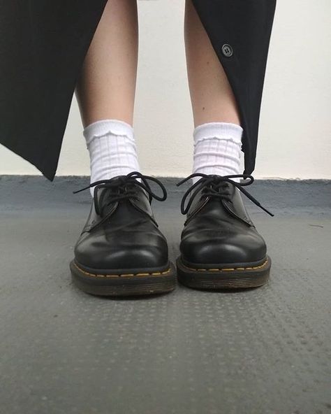 Dr. Martens on Instagram: “Step out in a Docs classic. The 1461 shoe is our 3-eye, lace-up and go essential. Via the link in our bio.” Grunge Skater Girl, 1461 Dr Martens, Doc Martens 1461, Bb Reborn, Doc Martens Outfit, Doc Marten Oxford, Doc Martens, Dr. Martens, Sock Shoes