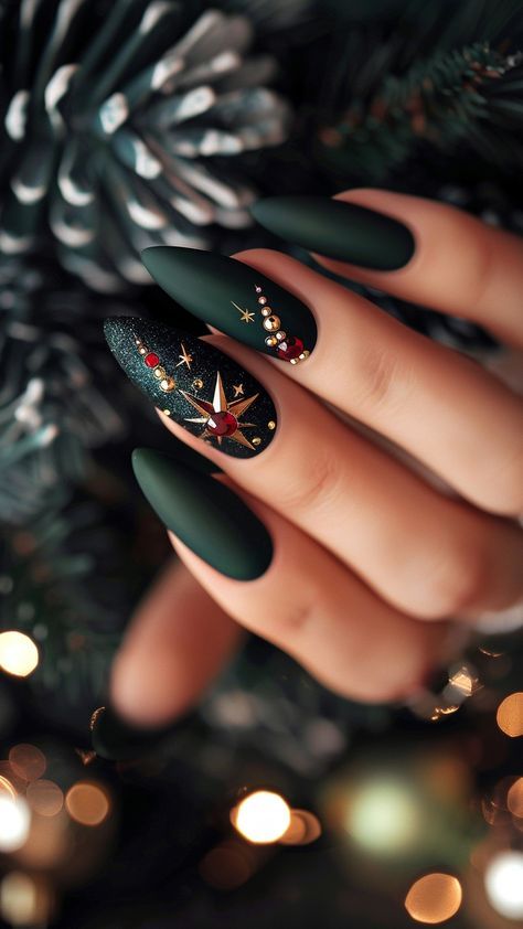 Xmas Nail Designs, Nail Noel, Christmas Nail Ideas, Christmas Gel, Cute Christmas Nails, Christmas Nails Easy, Christmas Gel Nails, Red Nail Designs, Nails Easy